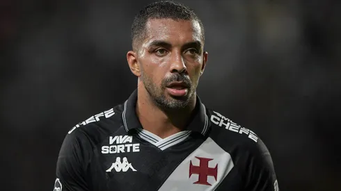 Grêmio tenta liberação do Vasco pelo lateral-direito Paulo Henrique