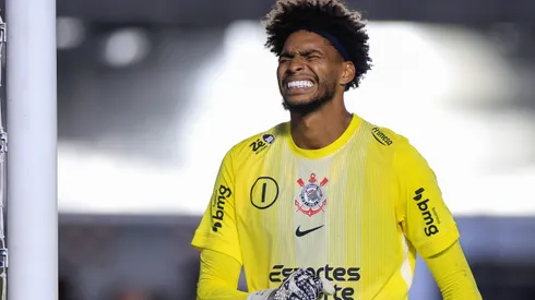 SP – SANTOS – 22/01/2026 – PAULISTA 2026, SANTOS X CORINTHIANS – Hugo Souza goleiro do Corinthians lamenta o gol de Gabriel Barbosa durante partida contra o Santos no estadio Vila Belmiro pelo campeonato Paulista 2026. Foto: Marcello Zambrana/AGIF