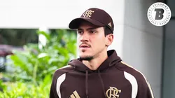 Pedro, centroavante do Flamengo, durante viagem com o elenco