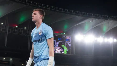 RJ – RIO DE JANEIRO – 27/11/2025 – BRASILEIRO A 2025, FLUMINENSE X SAO PAULO – Young goleiro do Sao Paulo lamenta durante partida contra o Fluminense no estadio Maracana pelo campeonato Brasileiro A 2025. Foto: Jorge Rodrigues/AGIF