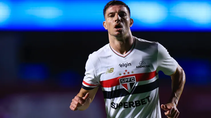 SP - SAO PAULO - 21/01/2026 - PAULISTA 2026, SAO PAULO X PORTUGUESA PAULISTA - Cedric Soares jogador do Sao Paulo durante partida contra o Portuguesa Paulista no estadio Morumbi pelo campeonato Paulista 2026. Foto: Marcello Zambrana/AGIF
