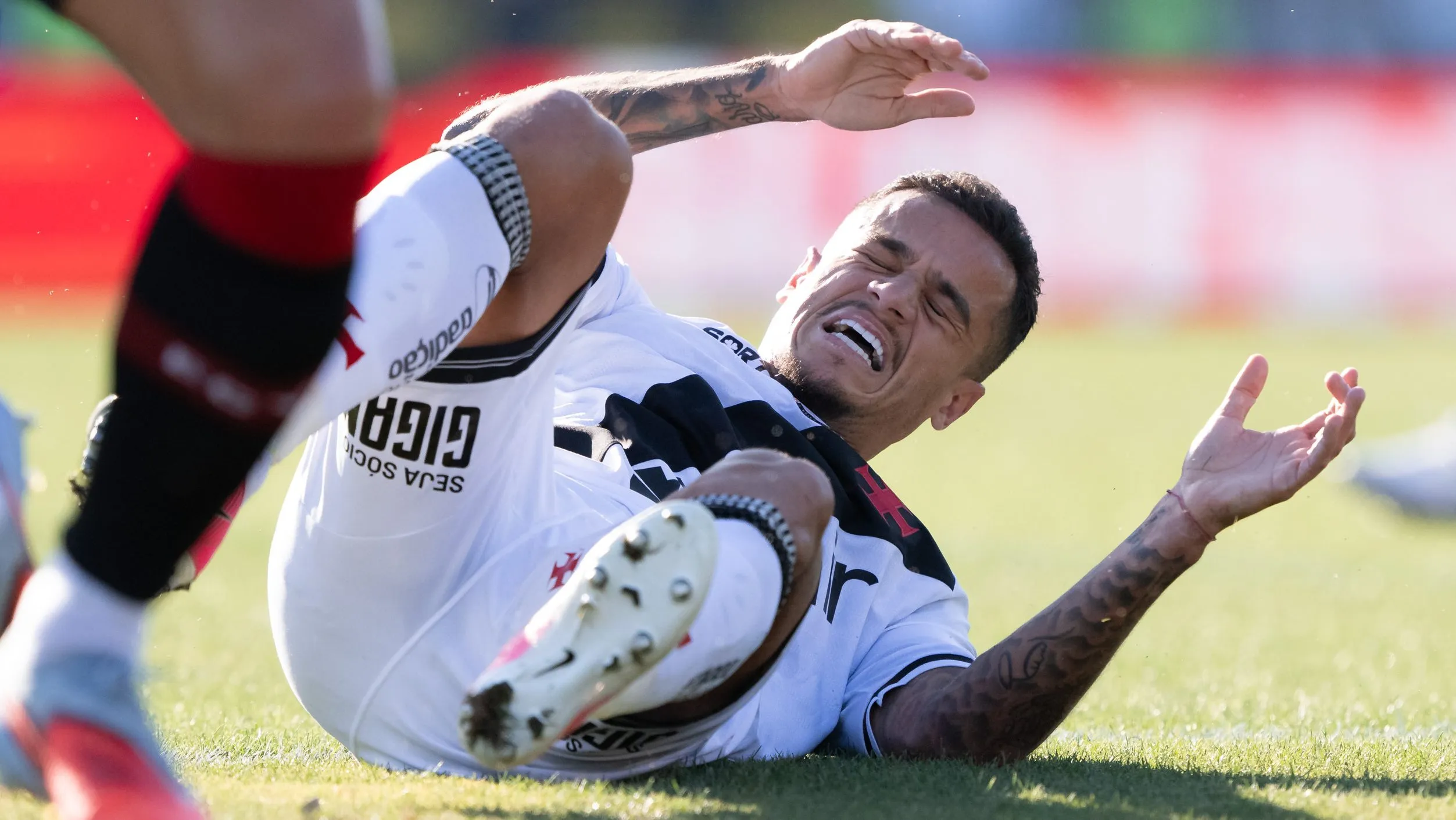 Coutinho não rendeu o esperado pelo Vasco - Foto: Jorge Rodrigues/AGIF.