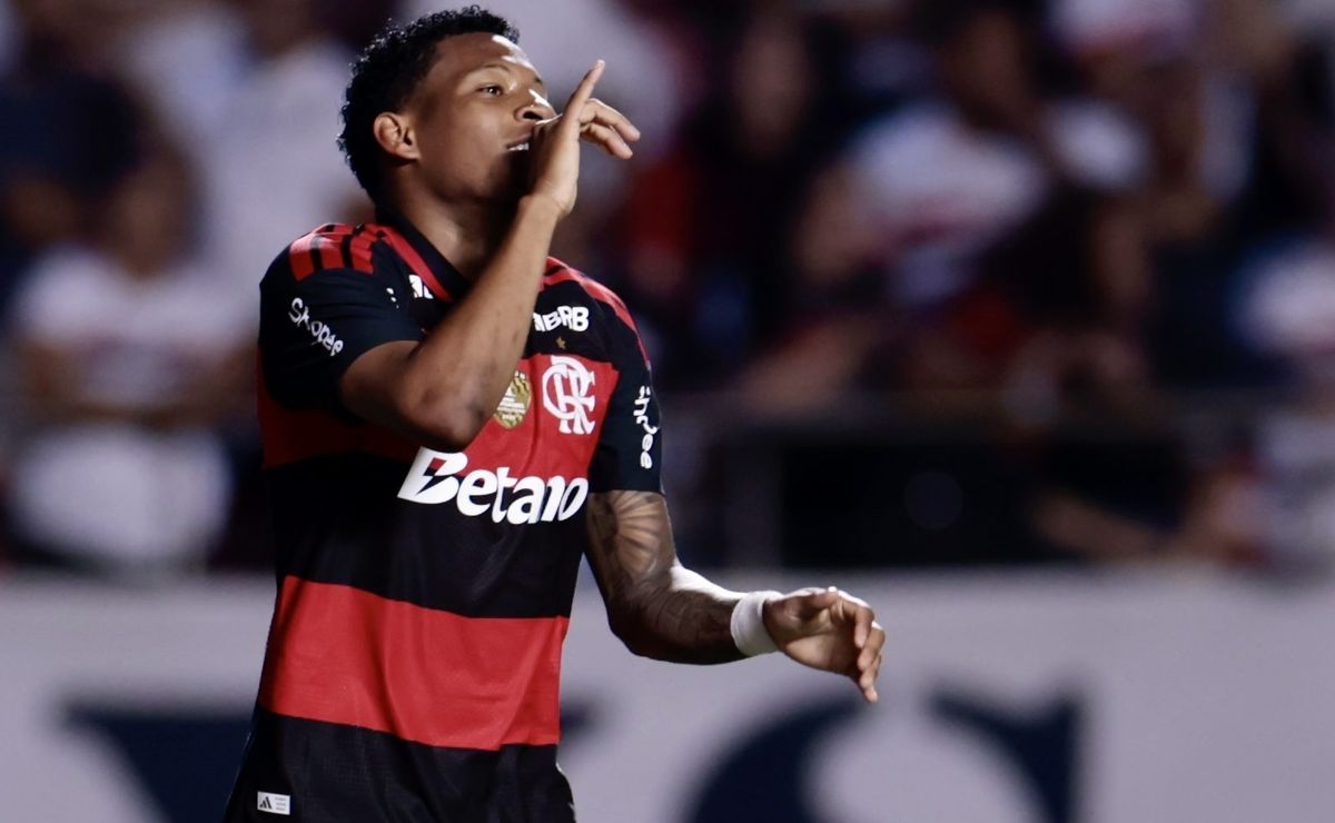 Flamengo segura Gonzalo Plata após sondagens e fixa pedida milionária de R$ 155 milhões pelo atacante