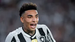 - Igor Jesus com a camisa do Botafogo