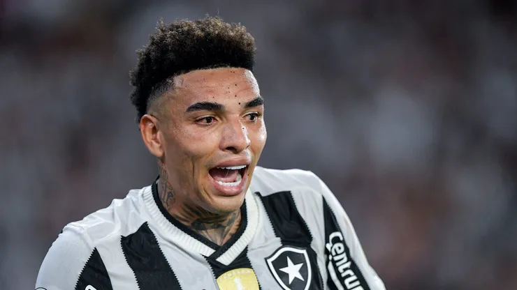 - Igor Jesus com a camisa do Botafogo