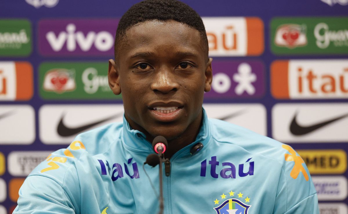 Flamengo insiste em Luiz Henrique e mantém proximidade para fechar contratação do atacante