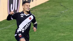SP - SAO PAULO - 17/08/2025 - BRASILEIRO A 2025, SANTOS X VASCO - COUTINHO jogador do Vasco comemora seu gol durante partida contra o Santos no estadio Morumbi pelo campeonato Brasileiro A 2025. Foto: Marcello Zambrana/AGIF