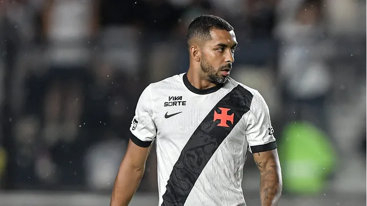 Paulo Henrique em campo pelo time carioca.