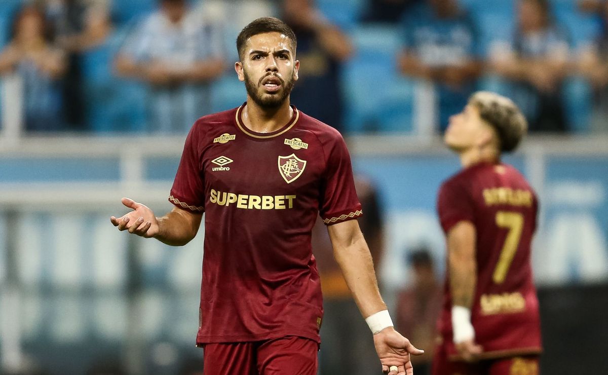 Nonato treina com grupo e pode reforçar o Fluminense contra o Vasco