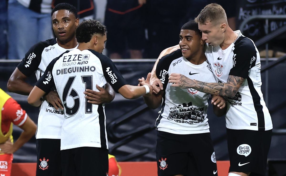 Elenco do Corinthians vale quase 49 vezes mais que o da Portuguesa-SP, seu adversário nas quartas