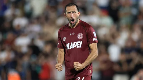 ASUNCION, PARAGUAY – NOVEMBER 22: Carlos Izquierdoz of Lanus celebrates scoring the team's second penalty in the penalty shoot out during the 2025 Copa CONMEBOL Sudamericana final between Lanus and Atletico Mineiro at Estadio Defensores del Chaco on November 22, 2025 in Asuncion, Paraguay. (Photo by Buda Mendes/Getty Images)
