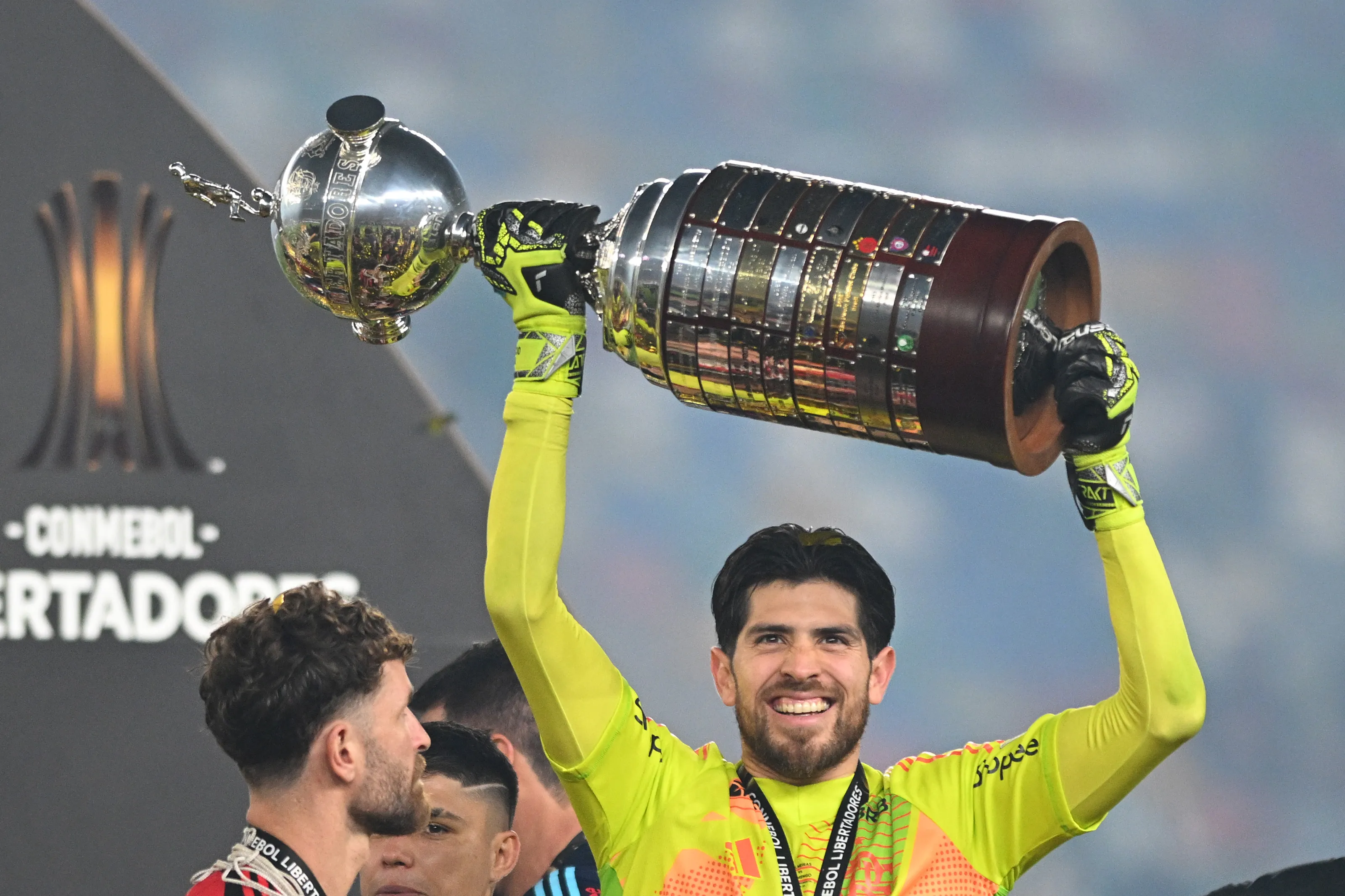 Rossi comemora Libertadores de 2025 com o Flamengo.  (Photo by Rodrigo Valle/Getty Images)