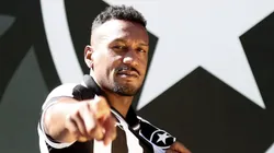 Edenílson é anunciado no Botafogo.