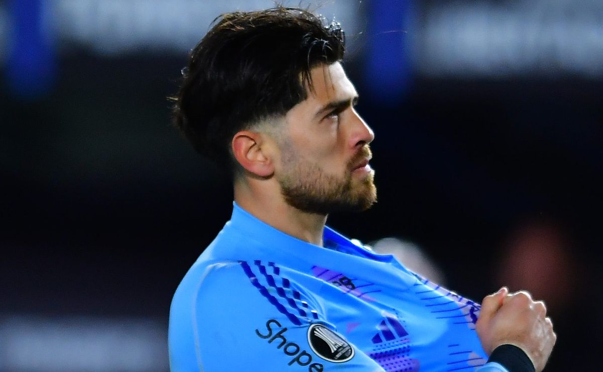 Ayrton Lucas recua, Rossi escorrega e Flamengo leva gol inacreditável contra o Lanús