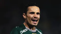 Raphael Veiga jogador do Palmeiras durante partida contra o Santos no estadio Arena Barueri pelo campeonato Paulista 2026. Foto: Ettore Chiereguini/AGIF