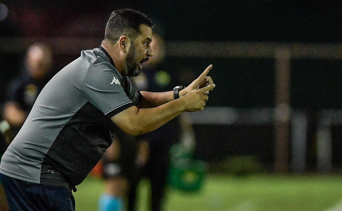 Caio Couto elogia reforços do Santos e destaca satisfação com elenco para a Série A1