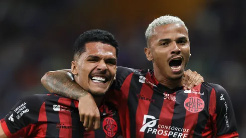 Gabriel Tota, meio-campista no Pouso Alegre