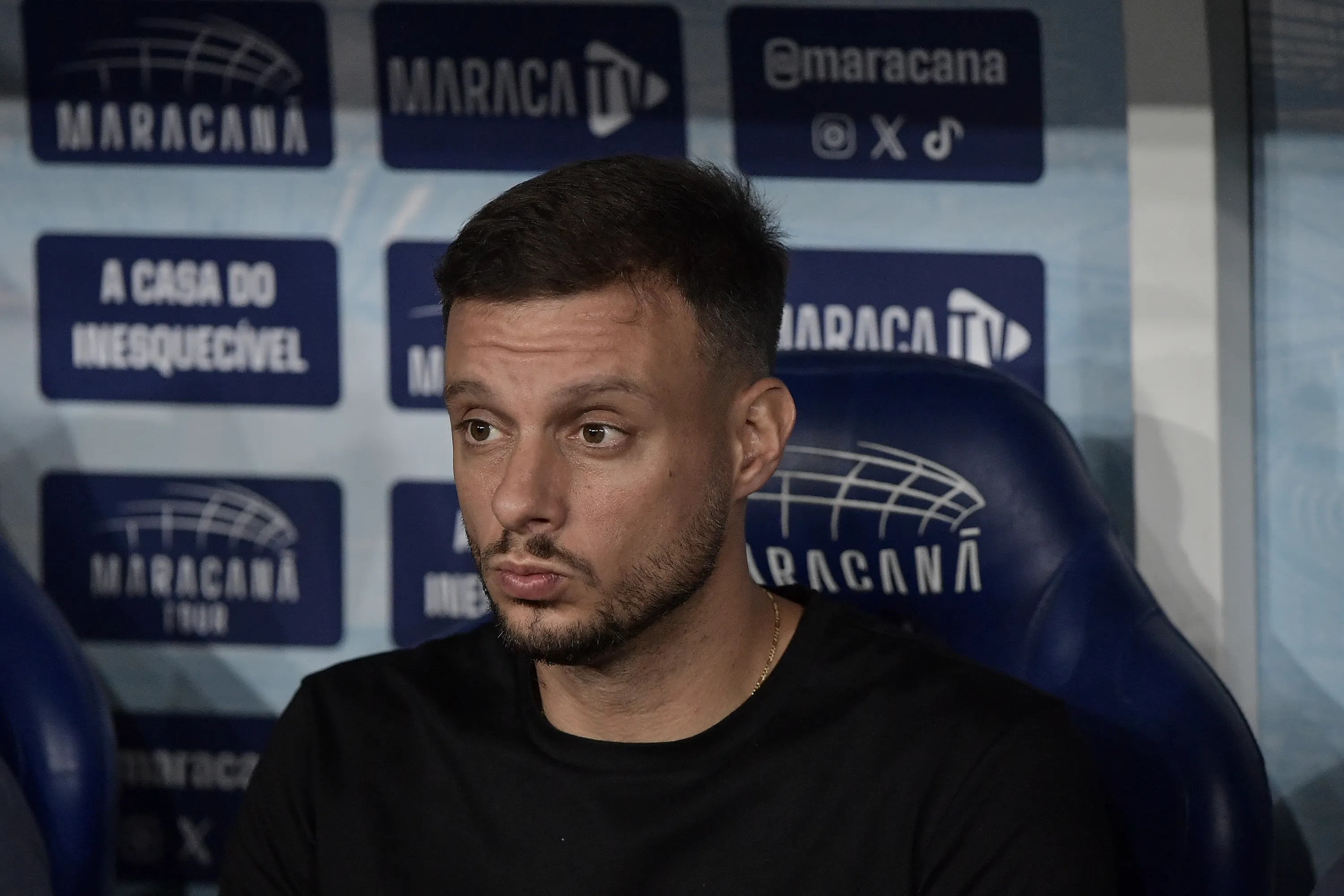 Martin Anselmi tecnico do Botafogo durante partida contra o Fluminense no estadio Maracana pelo campeonato Brasileiro A 2026. Foto: Thiago Ribeiro/AGIF