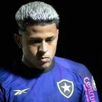 Matheus Martins perde gol inacreditável em Nacional de Potosí x Botafogo