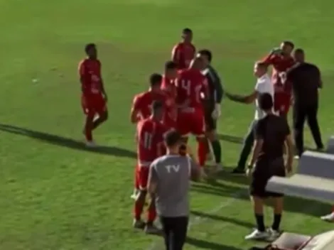 Zagueiro dá cabeçada em goleiro do próprio time na Bahia