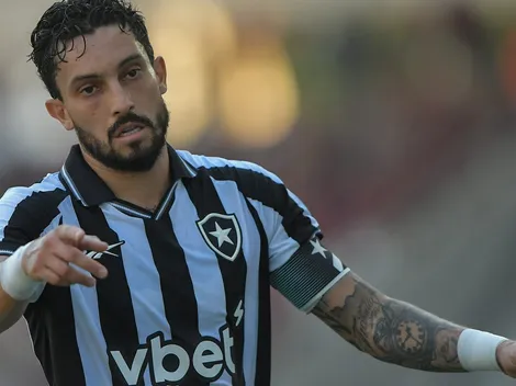 Alex Telles aborda sexta derrota consecutiva e prega mudança de postura