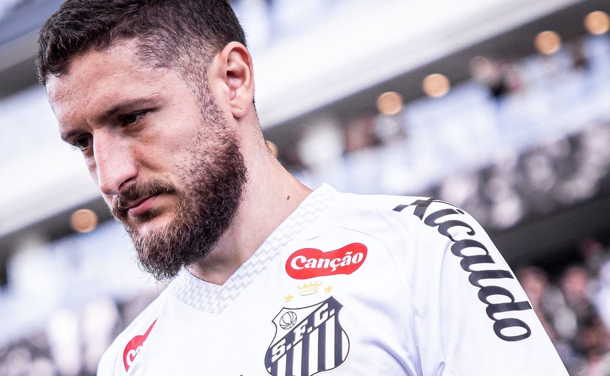 Zé Rafael inicia transição física, mas data do possível retorno levanta preocupação no Santos