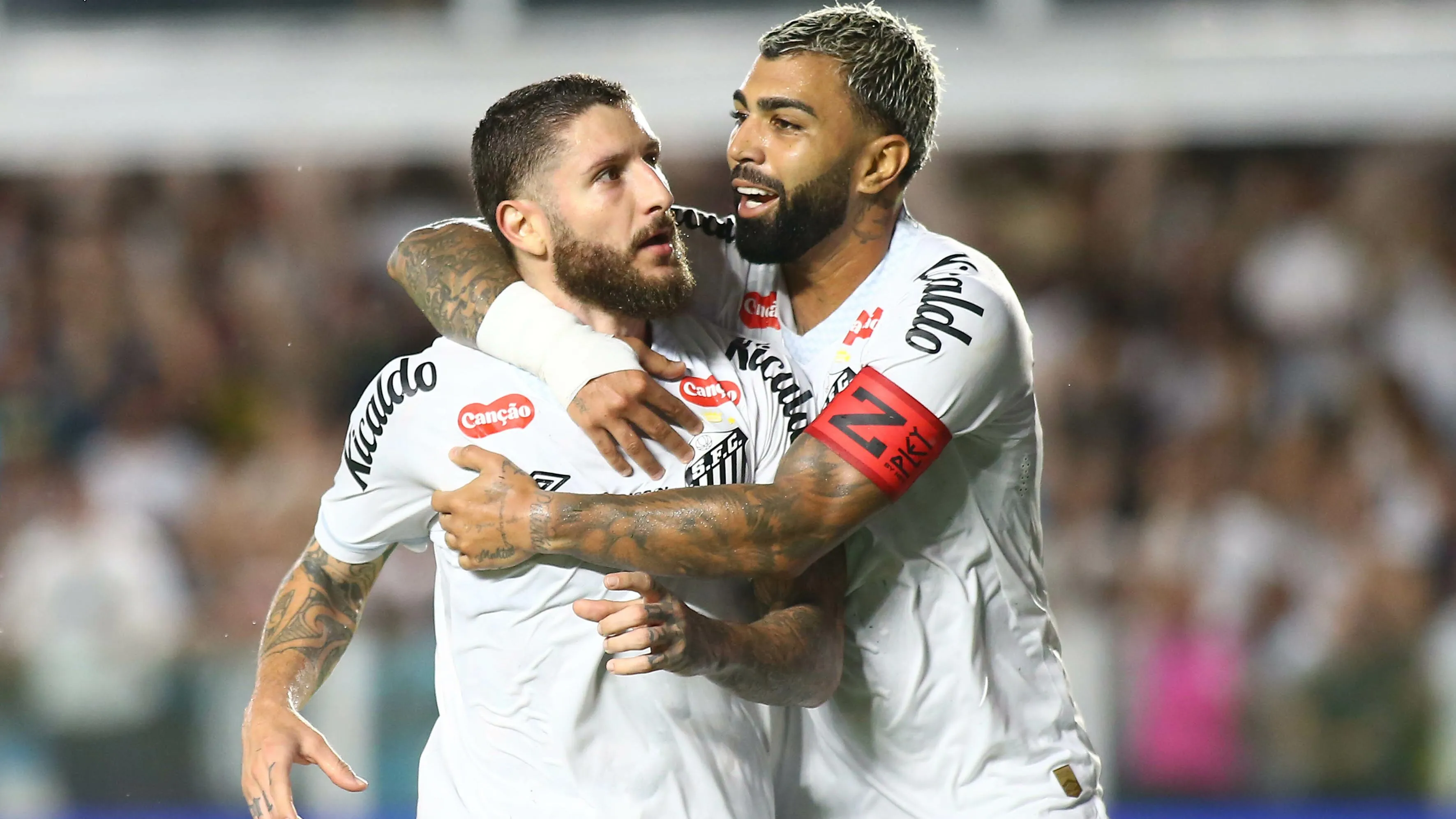 SP – SANTOS – 04/02/2026 – BRASILEIRO A 2026, SANTOS X SAO PAULO – Ze Rafael jogador do Santos comemora seu gol durante partida contra o Sao Paulo no estadio Vila Belmiro pelo campeonato Brasileiro A 2026. Foto: Mauricio De Souza/AGIF