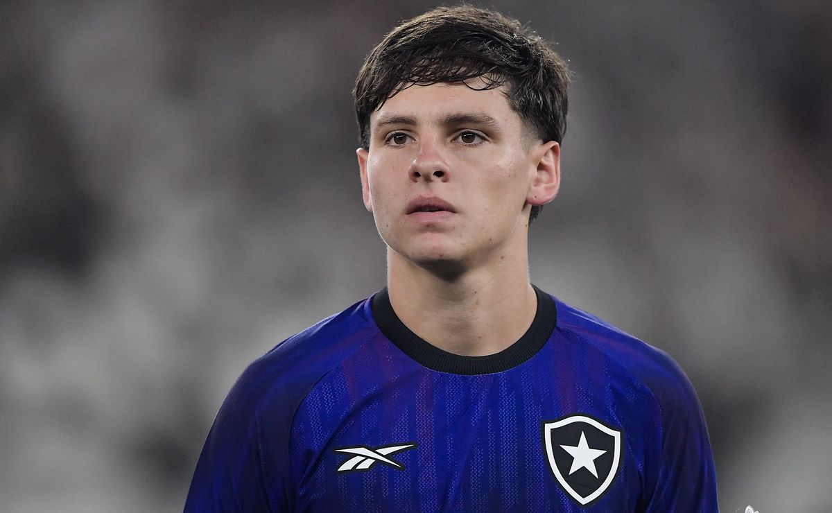 Montoro expõe dificuldade no Botafogo em derrota pela Libertadores: “Velocidade da bola é diferente e que falta o ar”