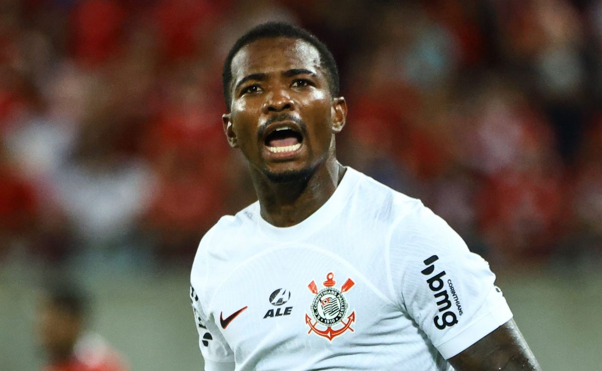 Corinthians encaminha saída de Cacá e novo zagueiro chegando como substituto imediato não será contratado