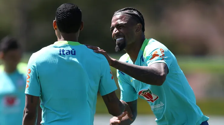Alexsandro, zagueiro do Lille em treino com a seleção brasileira