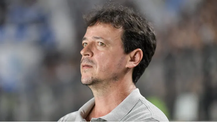 Diniz durante partida do Vasco no Cariocão