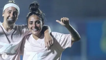 Pardal e Nicole Marussi em jogo do Santos