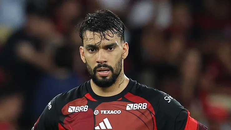 Lucas Paquetá com a camisa de pré-jogo do Flamengo - Foto: Wagner Meier/Getty Images)