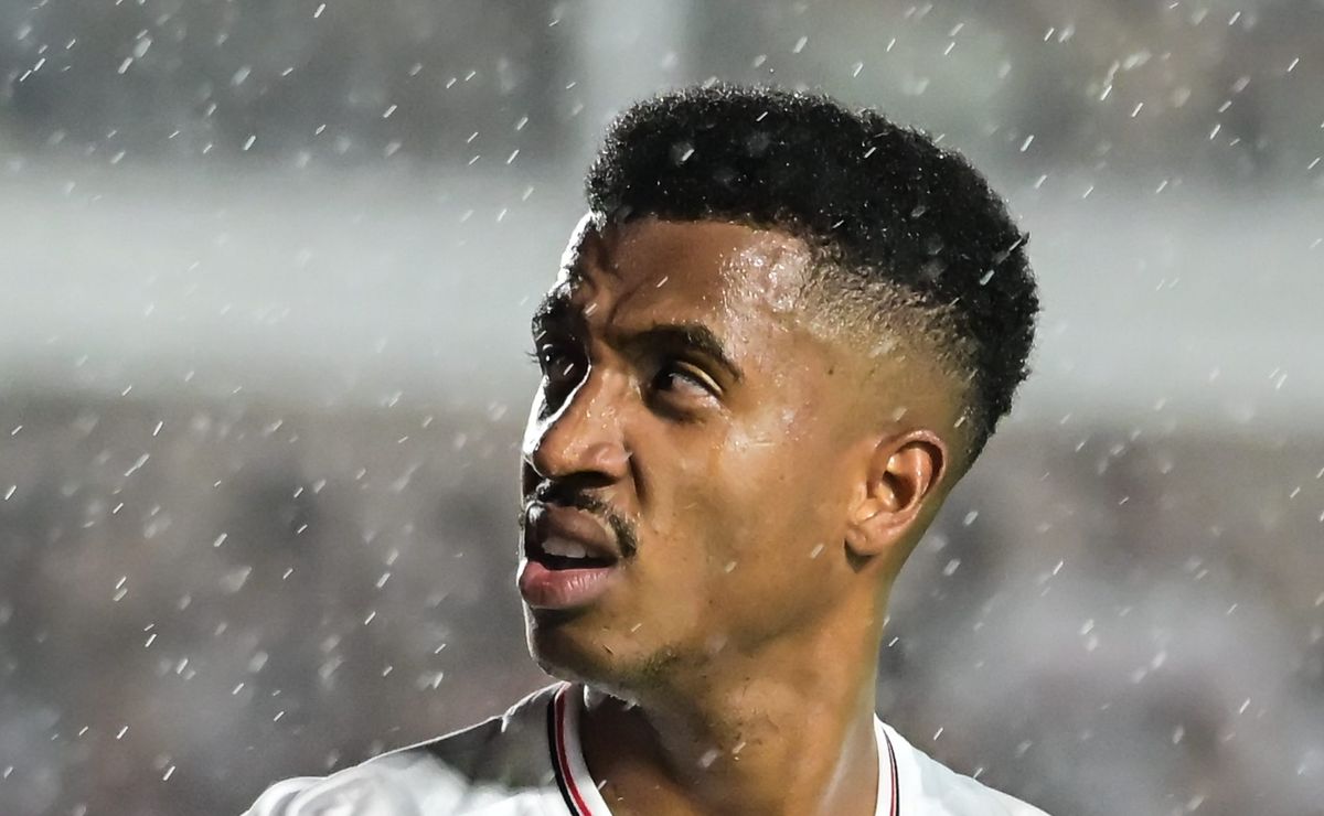 Flamengo ofereceu salário perto de R$ 2 milhões para Marcos Antônio, que escolheu ficar no São Paulo