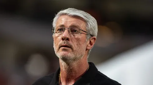 Odair Hellmann durante partida válida pela Série A diante do Santos