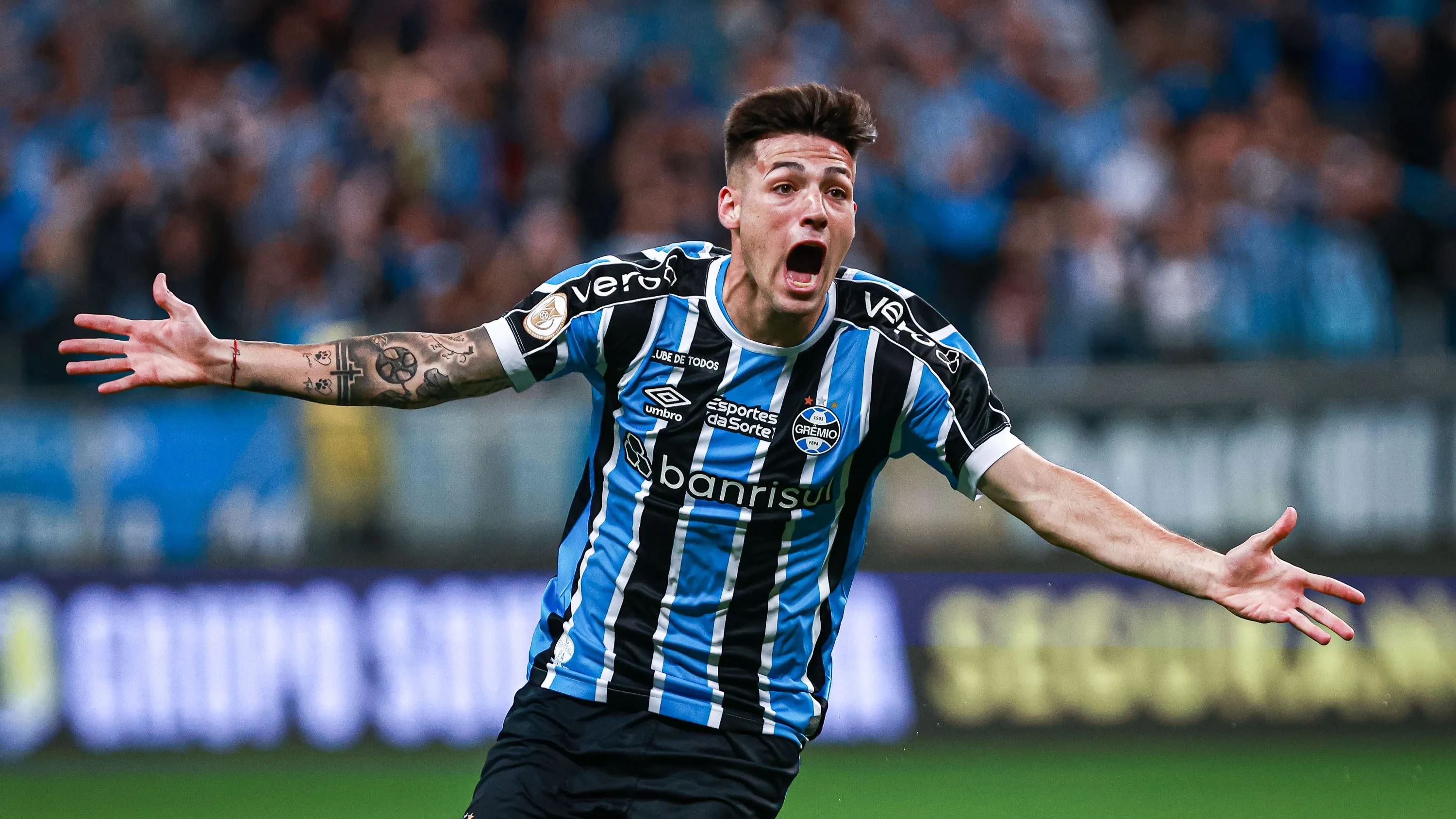 Lucas Besozzi atuando pelo Grêmio em 2023. Foto: Maxi Franzoi/AGIF