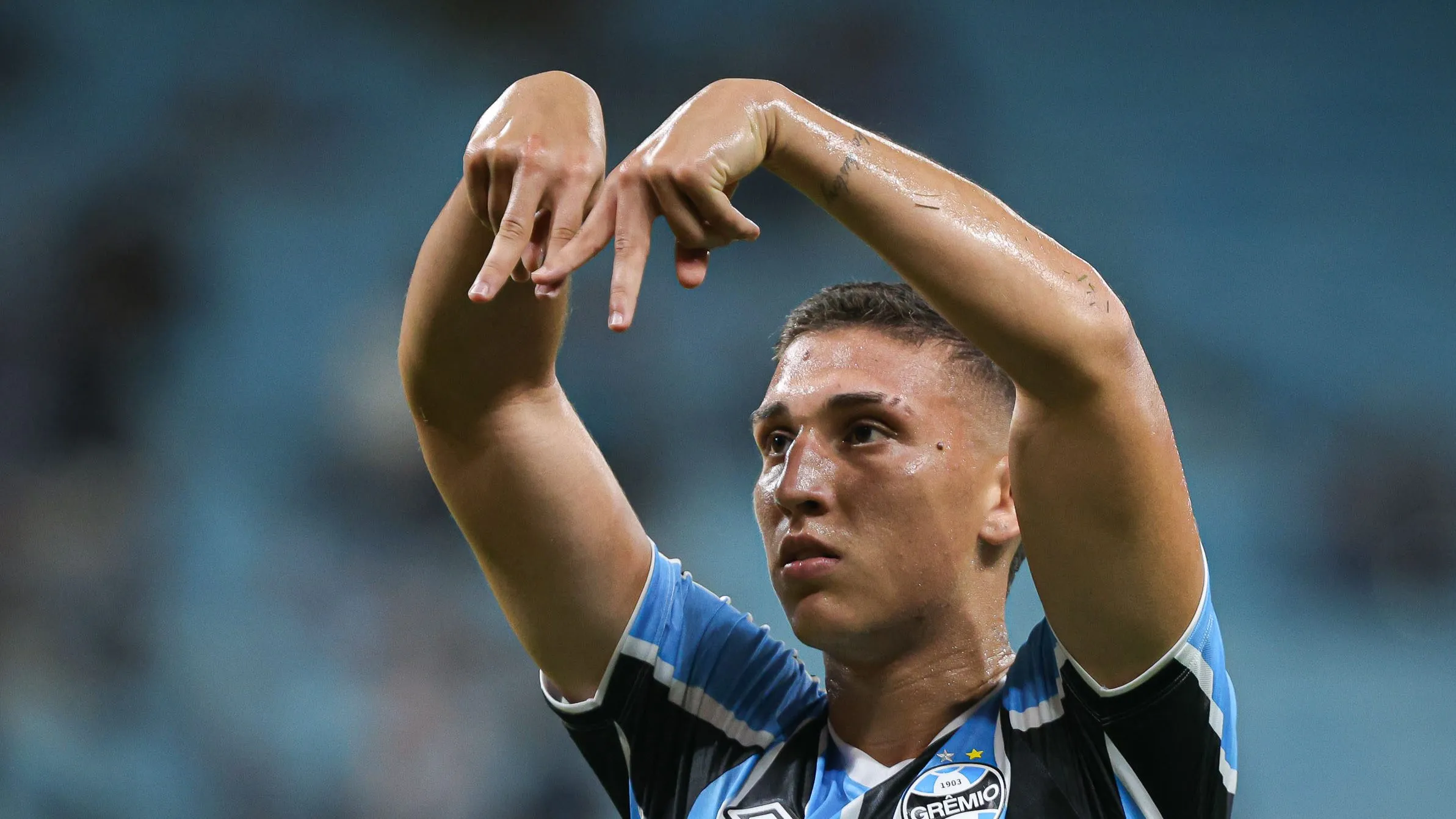 Foto: Maxi Franzoi/AGIF – Meia de 21 anos tem contrato no Tricolor até 2028.