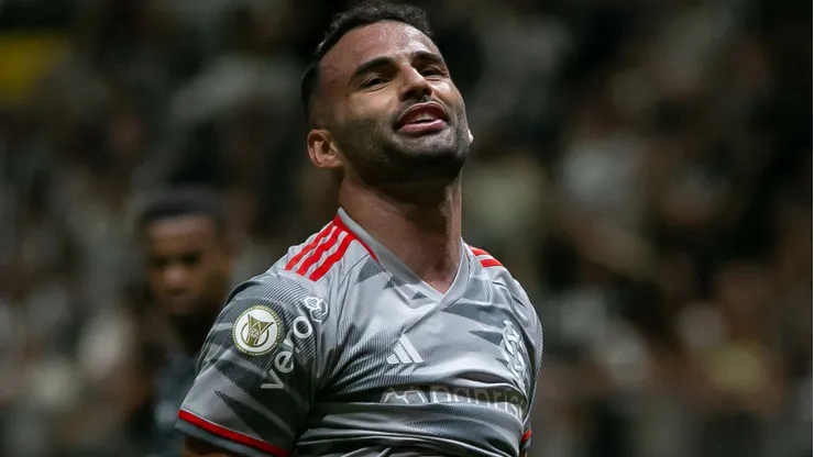 Thiago Maia trabalha para ganhar a confiança de Paulo Pezzolano no SCI
