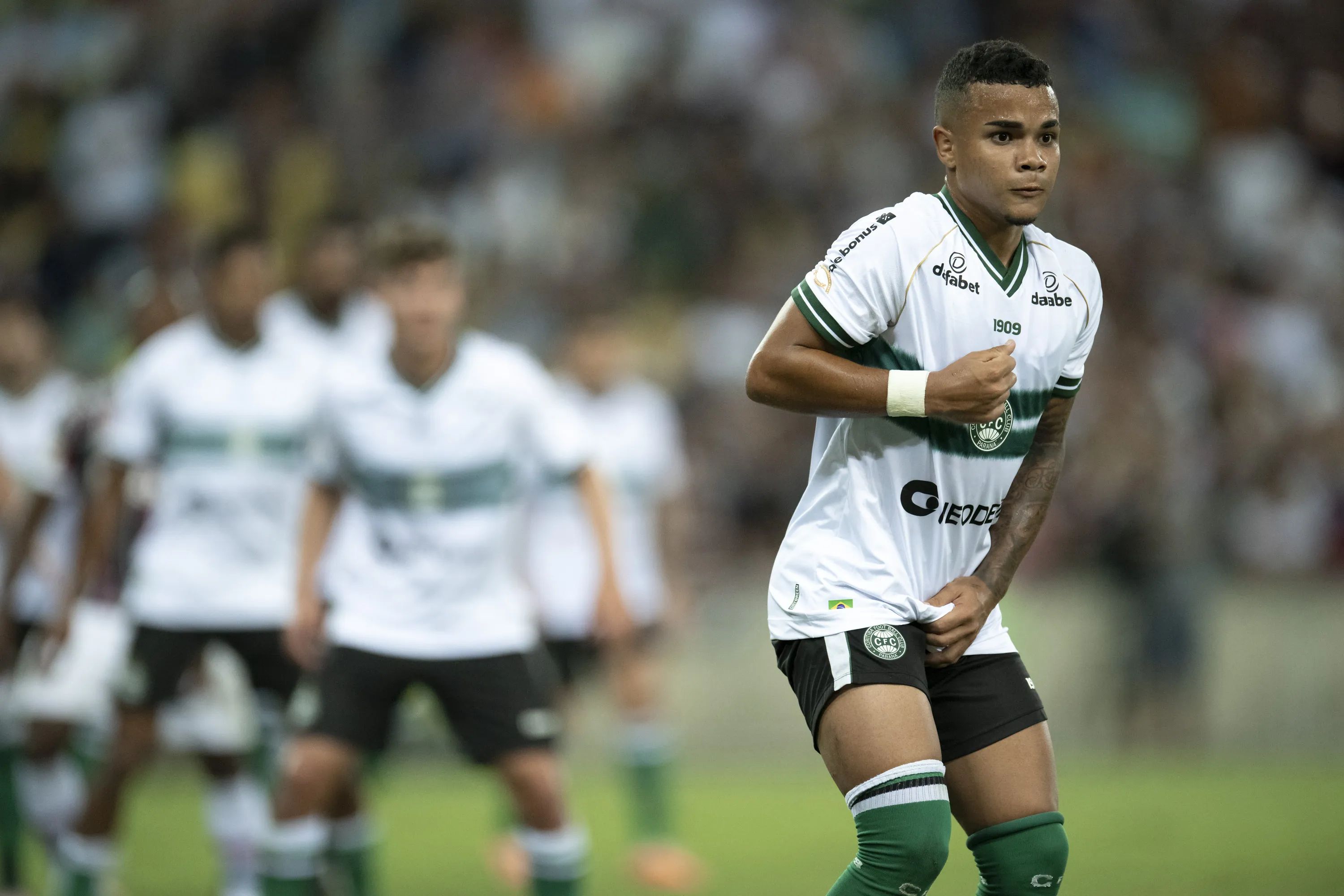 Kaio Cesar em ação pelo Coritiba durante partida contra o Fluminense no estadio Maracana pelo campeonato Brasileiro A 2023. Foto: Jorge Rodrigues/AGIF