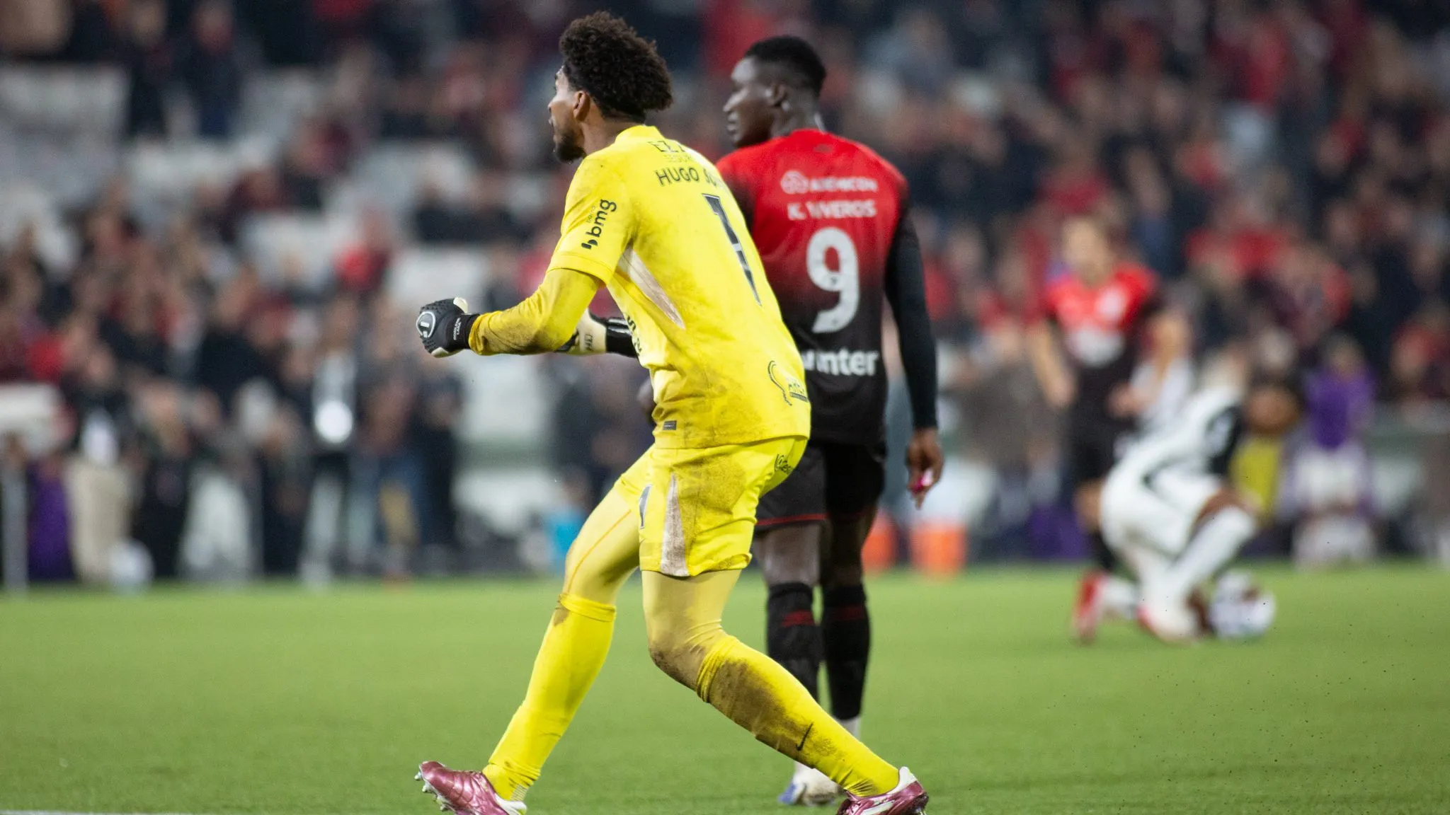 Hugo Souza jogador do Corinthians durante partida contra o Athletico-PR no estadio Arena da Baixada pelo campeonato Copa Do Brasil 2025. Foto: Luis Garcia/AGIF
