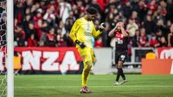 Hugo Souza jogador do Corinthians durante partida contra o Athletico-PR no estadio Arena da Baixada pelo campeonato Copa Do Brasil 2025. Foto: Luis Garcia/AGIF