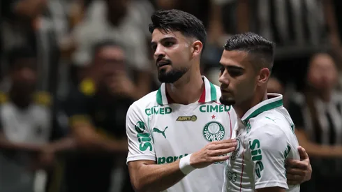 Flaco López e Andreas Pereira durante partida pelo Palmeiras. Foto: Gilson Lobo/AGIF