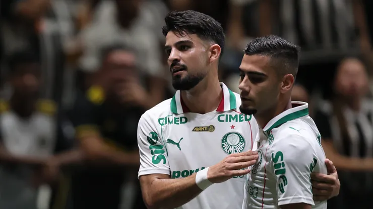 Flaco López e Andreas Pereira durante partida pelo Palmeiras. Foto: Gilson Lobo/AGIF