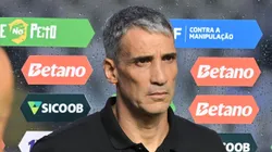 Vojvoda antes de jogo na Vila contra o São Paulo.