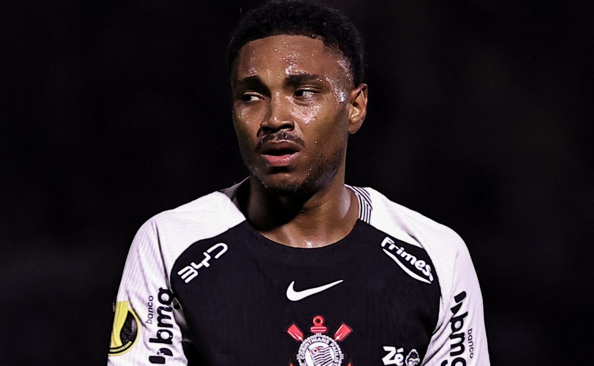 Dorival Jr. toma atitude nos bastidores e revela que irá utilizar Vitinho nos 11 iniciais