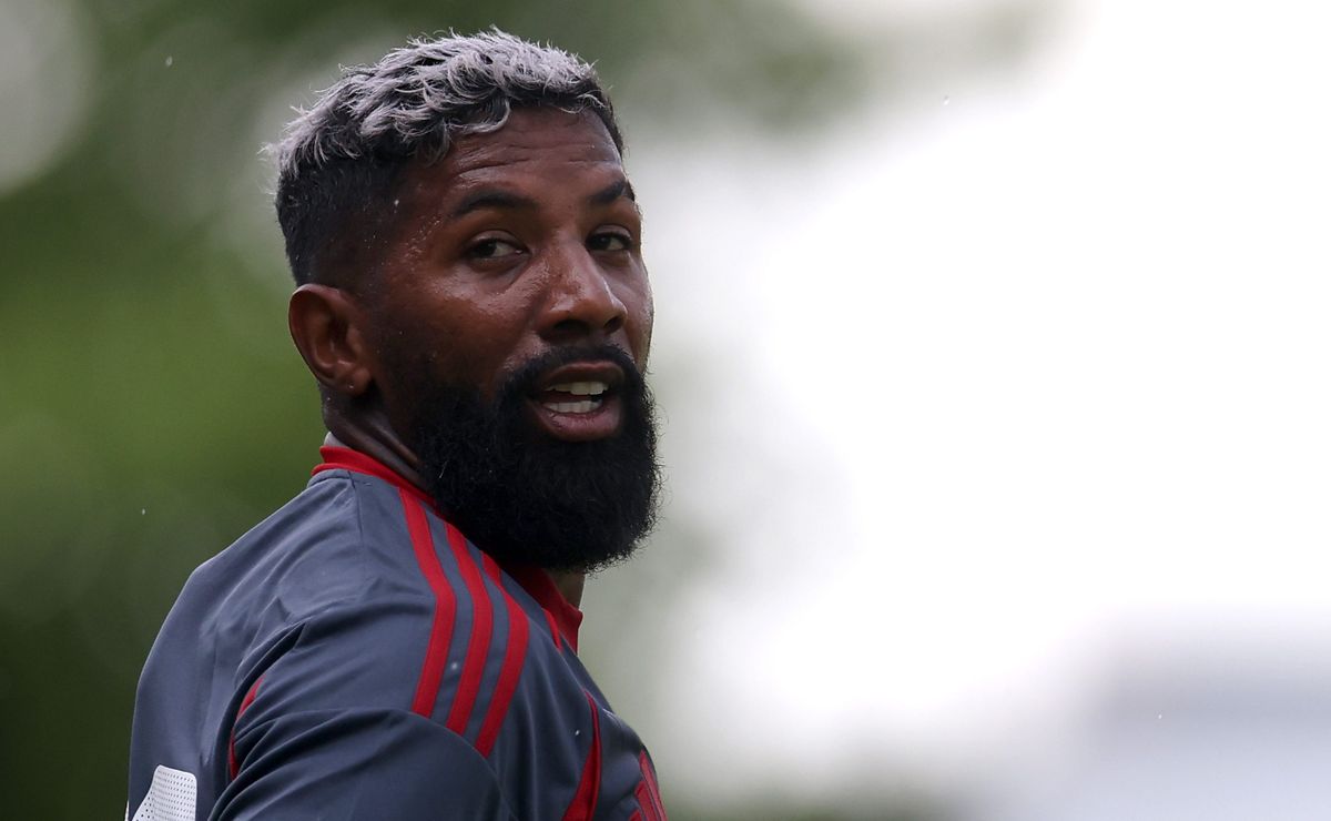 Rodinei, campeão da Libertadores pelo Flamengo, é acusado de abandono afetivo do filho na Justiça