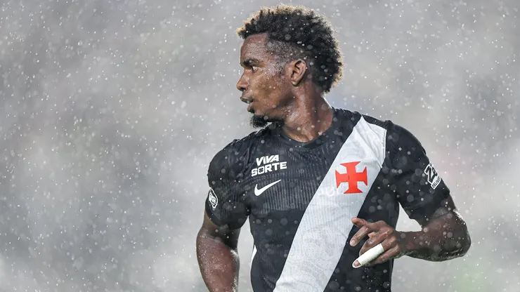 RJ - RIO DE JANEIRO - 05/02/2026 - BRASILEIRO A 2026, VASCO X CHAPECOENSE - Thiago Mendes jogador do Vasco durante partida contra o Chapecoense no estadio Sao Januario pelo campeonato Brasileiro A 2026. Foto: Thiago Ribeiro/AGIF
