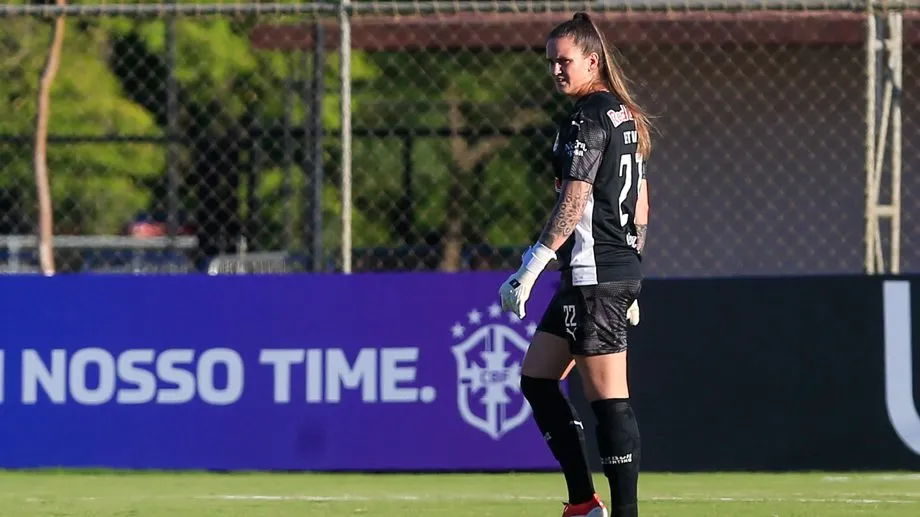 Goleira Letícia em estreia pelo Red Bull Bragantino