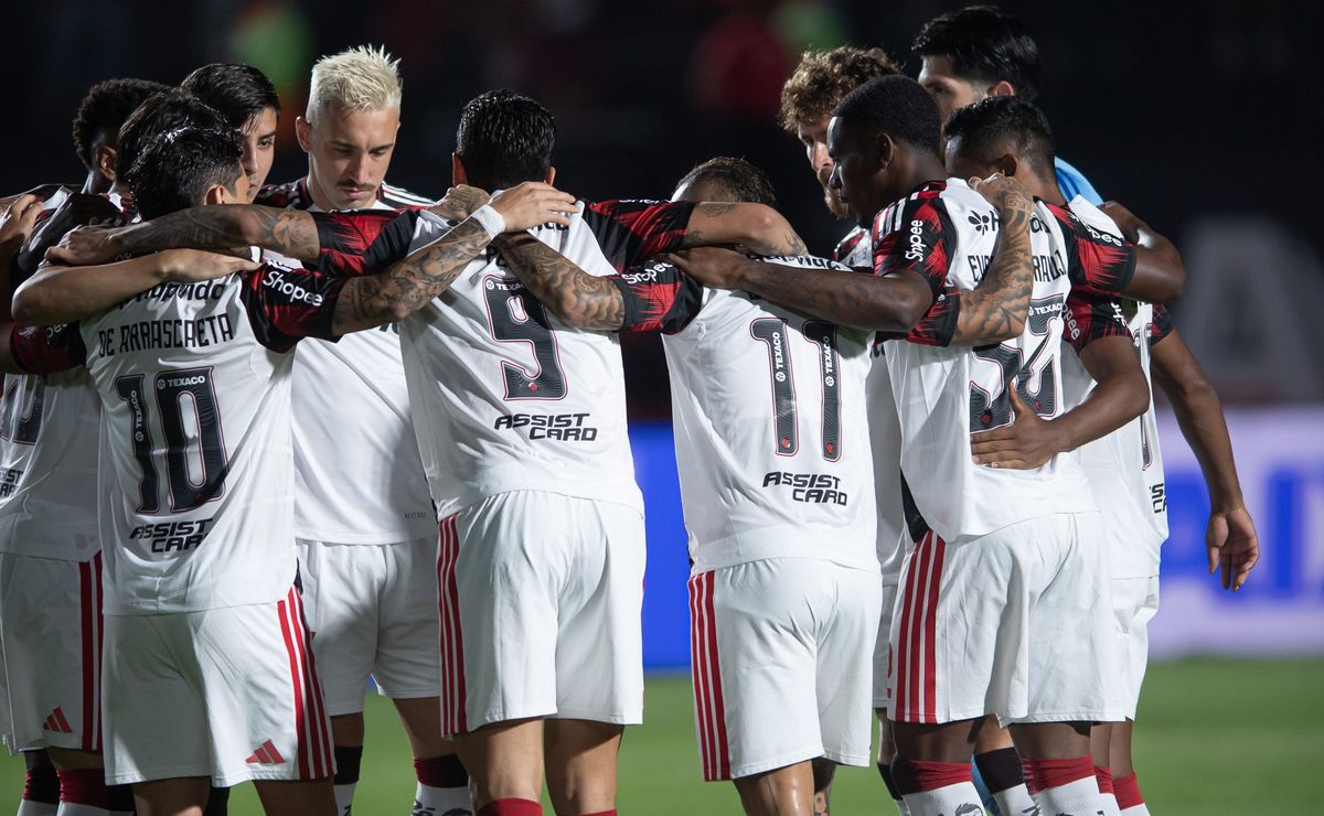 Flamengo passa sufoco na Argentina, perde o jogo, e volta ao Brasil para decidir em casa