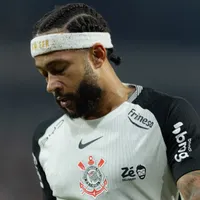 Memphis Depay detona gramado e ironiza atuação da arbitragem